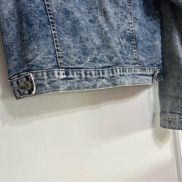 Ashley Vintage Charm Blue Denim Jacket, Acid Wash, Medium - Picture 11 of 13